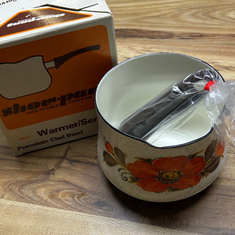 Showpan Porcelain Clad Steel Warmer with Floral Design